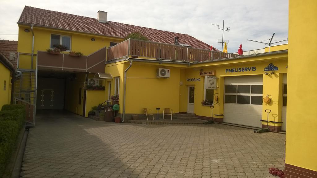 Penzion Toscana Lanžhot Exterior foto